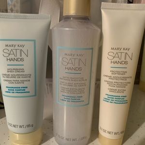 Mary Kay satin hands pampered gift set.